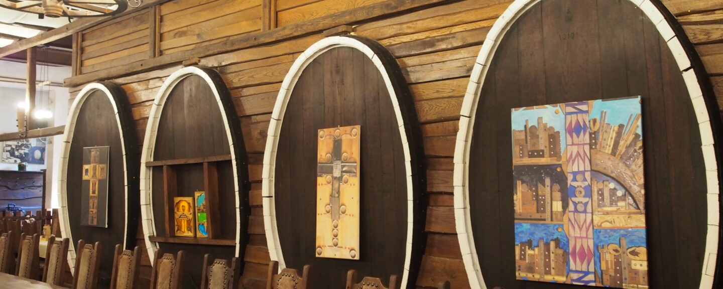 [IZLOŽBA ILOČANA ANTE KARAČIĆA KARASA U STAROM PODRUMU] Umjetnost koja povezuje Ilok i svijet